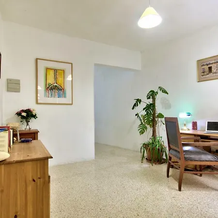 St Julians Central Near Spinola Bay Apartment